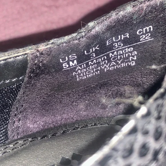 🆕 SnakeSkin Booties 🐍🖤 - Picture 9 of 11